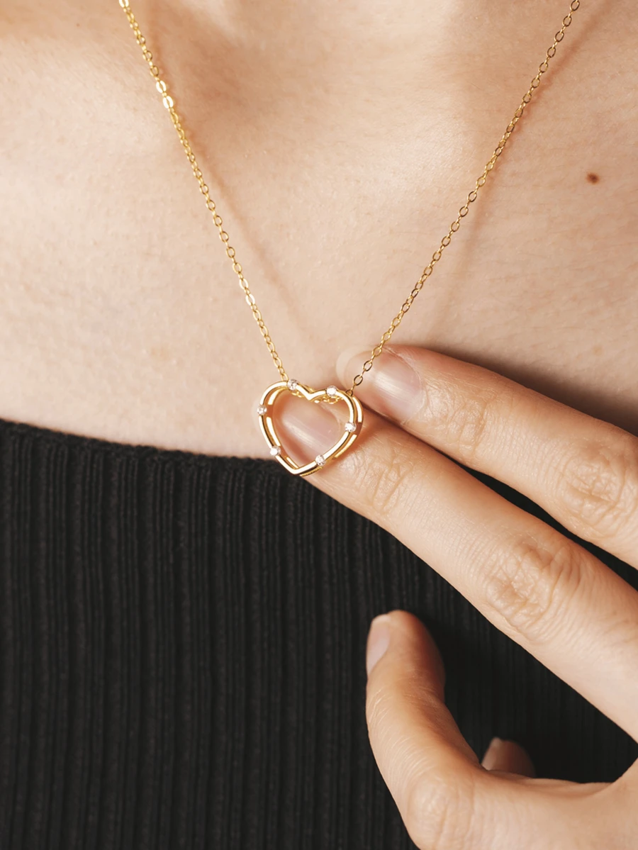 1件時尚高雅925銀及鋯石鑲嵌的心形吊墜項鍊,適用於女士在婚禮、生日或週年慶祝時作為完美禮物