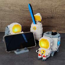 1入組太空宇航員主題積木筆筒,帶有迷你鑲嵌鑽石裝飾,適用於桌上裝飾或送禮 - 彩色 - 查看 1