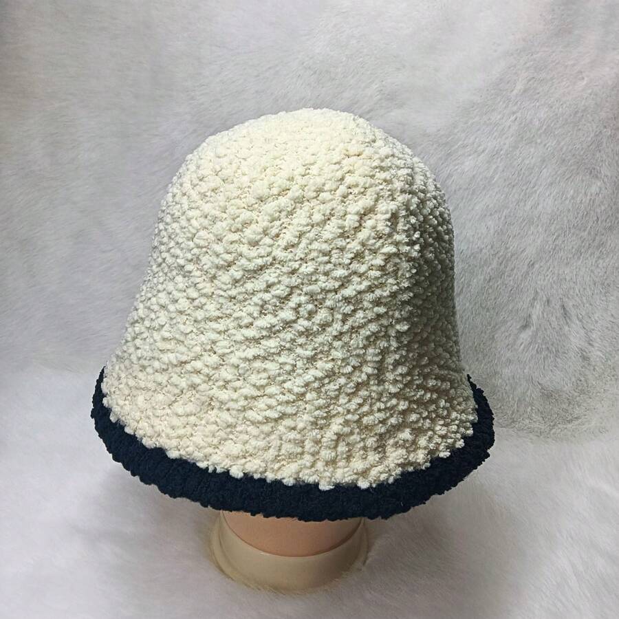 女士毛茸茸桶帽，秋冬季節適用，大頭圍，白色毛絨桶帽，多種款式
