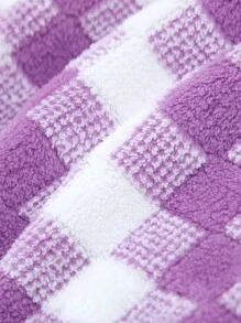 1pc Coral Fleece Plaid Bath Towel, Minimalist Style, Fashionable & Simple Unisex Design, Super Soft, Absorbent, Skin-Friendly, Suitable For Bathroom, Gym, Hotel, Beach, Daily Essential, Perfect Gift For Family, Travel, Valentine's Day, Mother's Day - Purple - View 5