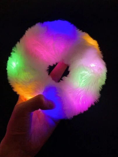 1个女士LED灯毛绒彩色发圈，柔软舒适，白色，三种模式：常亮、快闪和慢闪。可通过连续点击切换灯光效果。适合夜间活动和日常佩戴。派对、多巴胺马尾发圈、发绳、发圈、发饰、头饰、弹力发带