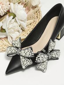 優雅花卉細節的時尚女鞋