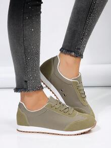 女款經典圓頭透氣平底訓練綁帶鞋，四季皆可穿著