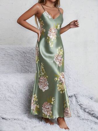 2023性感冰丝女士夏季细肩带睡衣，简约性感家居服，高档时尚长肩带长款睡裙，圣诞节