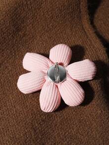 1個中性淺粉色雲朵和花形3d胸針,休閒優雅,適合日常穿著和裝飾