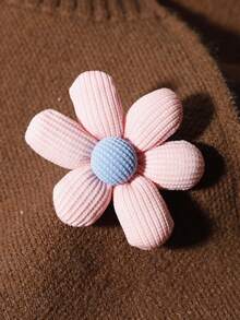 1個中性淺粉色雲朵和花形3d胸針,休閒優雅,適合日常穿著和裝飾