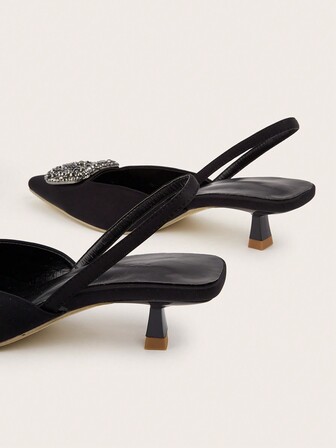 2024年春夏女款高跟鞋，尖頭涼鞋，優雅方形鑽石扣裝飾的中跟拖鞋，細帶設計，適合工作與休閒，低跟舒適不累腳