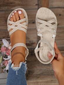 女性平底涼鞋,交叉帶編織背帶,休閒和優雅風格,淺褐色的顏色,合適的適用於日常和海灘穿戴在夏天
