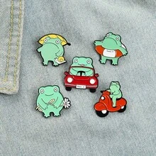 5入組可愛漫畫青蛙造形胸針,創意滴油設計,可用作背包、筆袋或服裝配件,是學生日常穿戴禮物的絕佳選擇