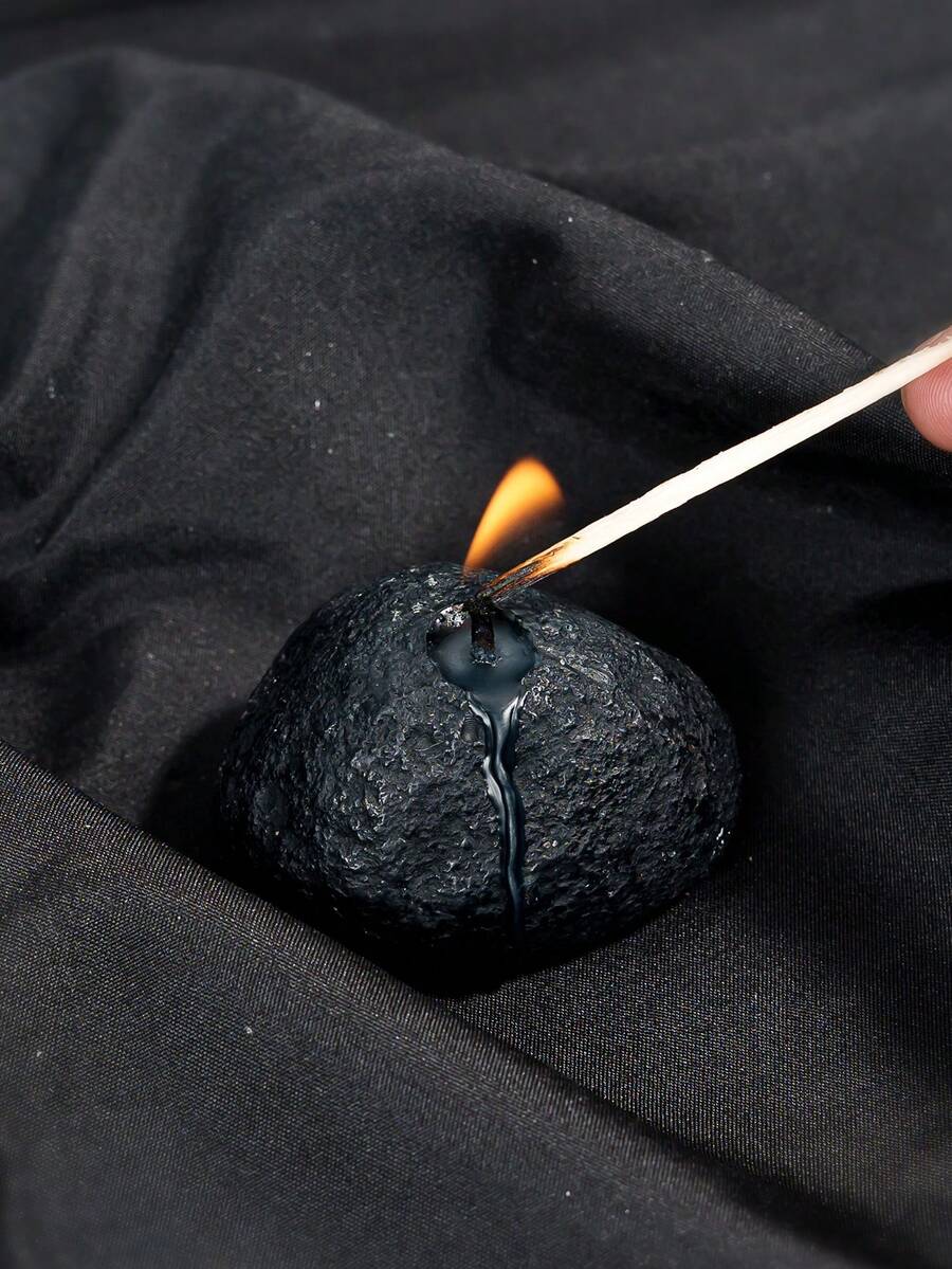 1pc Black & White Moon Shaped Aromatherapy Candle With Random Scent - Black - View 1