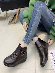 新款冬季时尚休闲女靴保暖内衬软底软面中老年妈妈鞋 - 棕色 - 查看 4