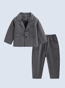 2 件套年轻男孩绅士西装套装：带蝴蝶结的西装外套和裤子，时尚适合钢琴演奏、合唱表演、郊游、正式场合