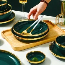 1份綠色和金色瓷器餐具套裝,創意設計配有金邊,包括盤子、牛排盤、飯碗、湯碗、匙羹、魚盤、調味碟,適用於家庭、西餐廳、酒店