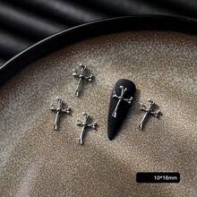 10入組復古哥特風紋身十字心形金屬吊飾,古色古香的銀色調