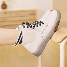 2023 年冬季新品 女士保暖内衬短靴，平跟摩托车靴，秋冬季流行款