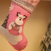 1入粉紅色聖誕襪,聖誕節鹿、聖誕老人、雪人掛襪適合聖誕節裝飾送給家人和孩子們的禮物 - 粉紅色麋鹿 - 查看 3