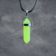 Colar Brilha no Escuro Neon Pedra Obelisco Cordão Ajustável - Amarelo - Visão 1