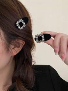 2入組復古鑲嵌心形水晶和絨布髮夾,女性側邊剪短髮專用
