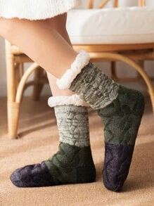 1雙女士中筒襪,拼接深綠羊毛,加厚帶有矽膠防滑,保暖、舒適、可愛,適合冬季穿著