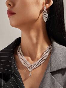 1 件水钻装饰个性项链和 1 对耳环