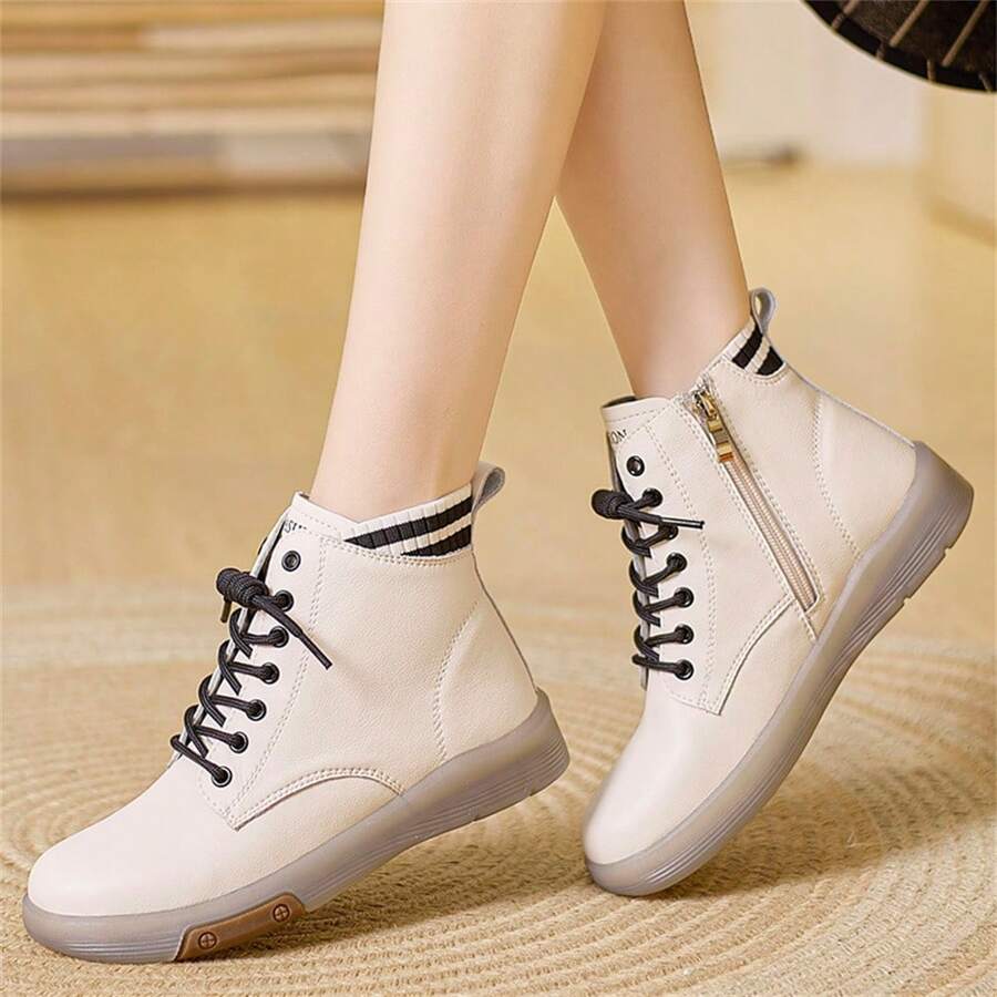 2023 年冬季新品 女士保暖内衬短靴，平跟摩托车靴，秋冬季流行款