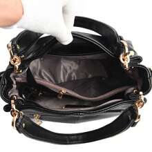 黑色字母凸花紋女士肩背包,設有拉鍊和柔軟皮革,在寬敞的空間裡可以掛在肩上,適合女性日常使用 - 黑色 - 查看 4