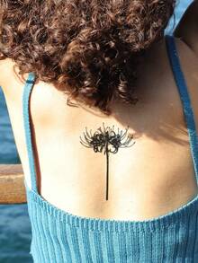 1 件防水临时纹身贴纸，采用 PVC 材质，墨水莲花植物图案，非常适合年轻时尚人士日常使用。 - 黑色 - 查看 2