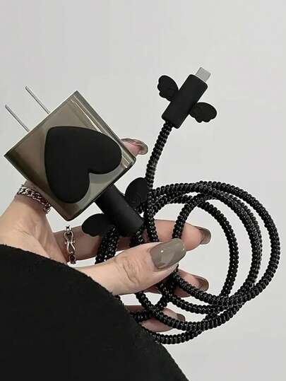 Set de 5 protectores para cable de datos y cabeza de carga, diseño de alivio de tensión, compatible con dispositivos Apple, cable de datos de carga rápida de 20W, protector de cable y cargador con diseño de corazón de dibujos animados de 1.5m