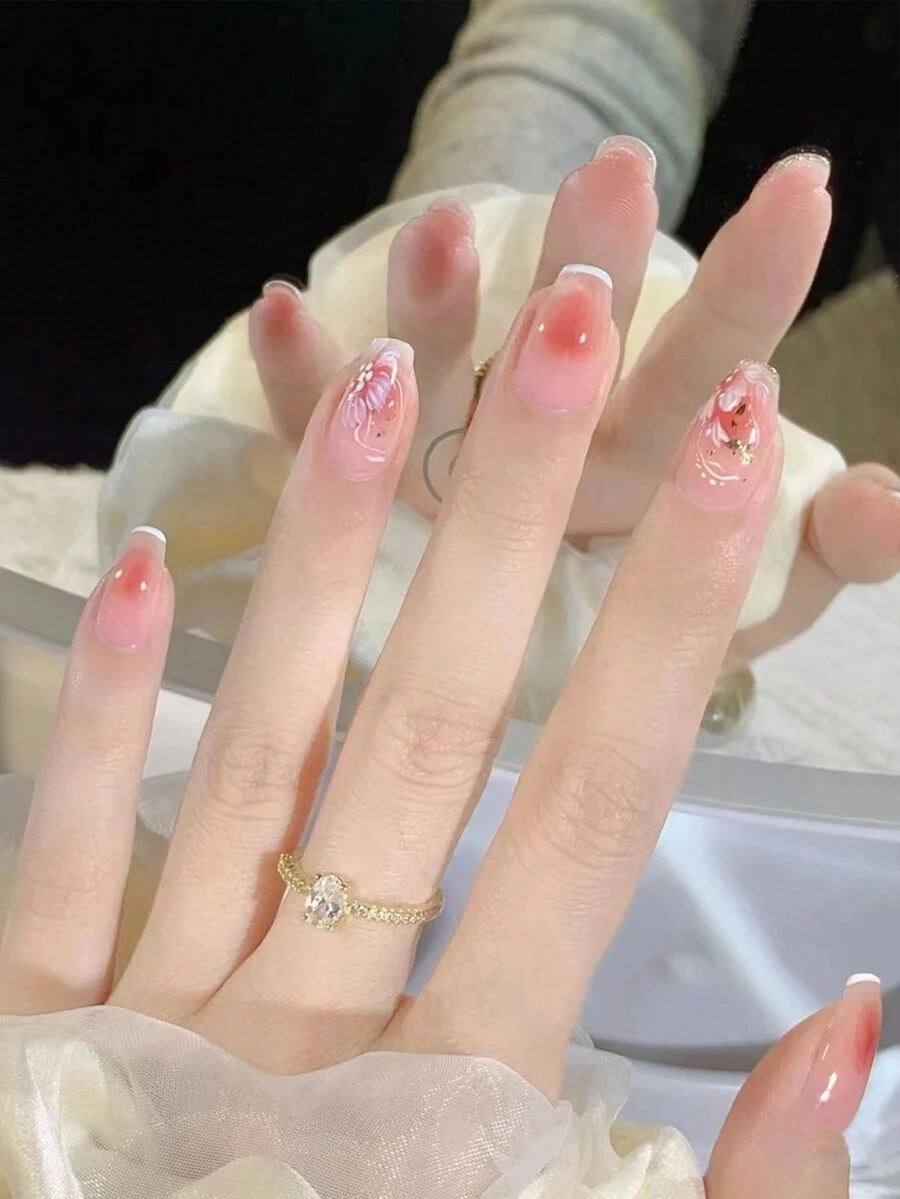 改变您的指甲，24 件短棺材白色法式和花朵，渐变设计全覆盖假指甲套装，包含 1 个指甲锉和 1 个果冻凝胶，适合女士和女孩日常佩戴