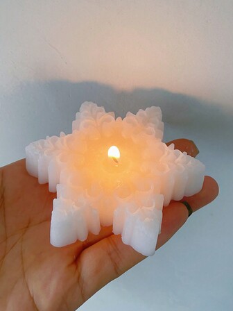 1盒/1入組白色雪花形聖誕香薰蠟燭,由大豆蠟材料製成,無煙且健康,非常適合聖誕裝飾和送給親朋好友,擁有香味和節日氛圍,也適合用作裝飾道具和氛圍增強劑