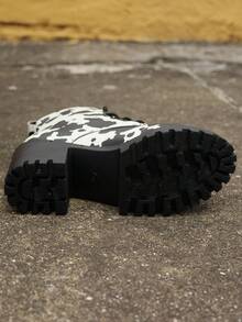 女款新款牛印花靴圓頭高跟厚底粗跟前繫帶休閒時尚適合春秋冬季 - 黑與白 - 查看 5