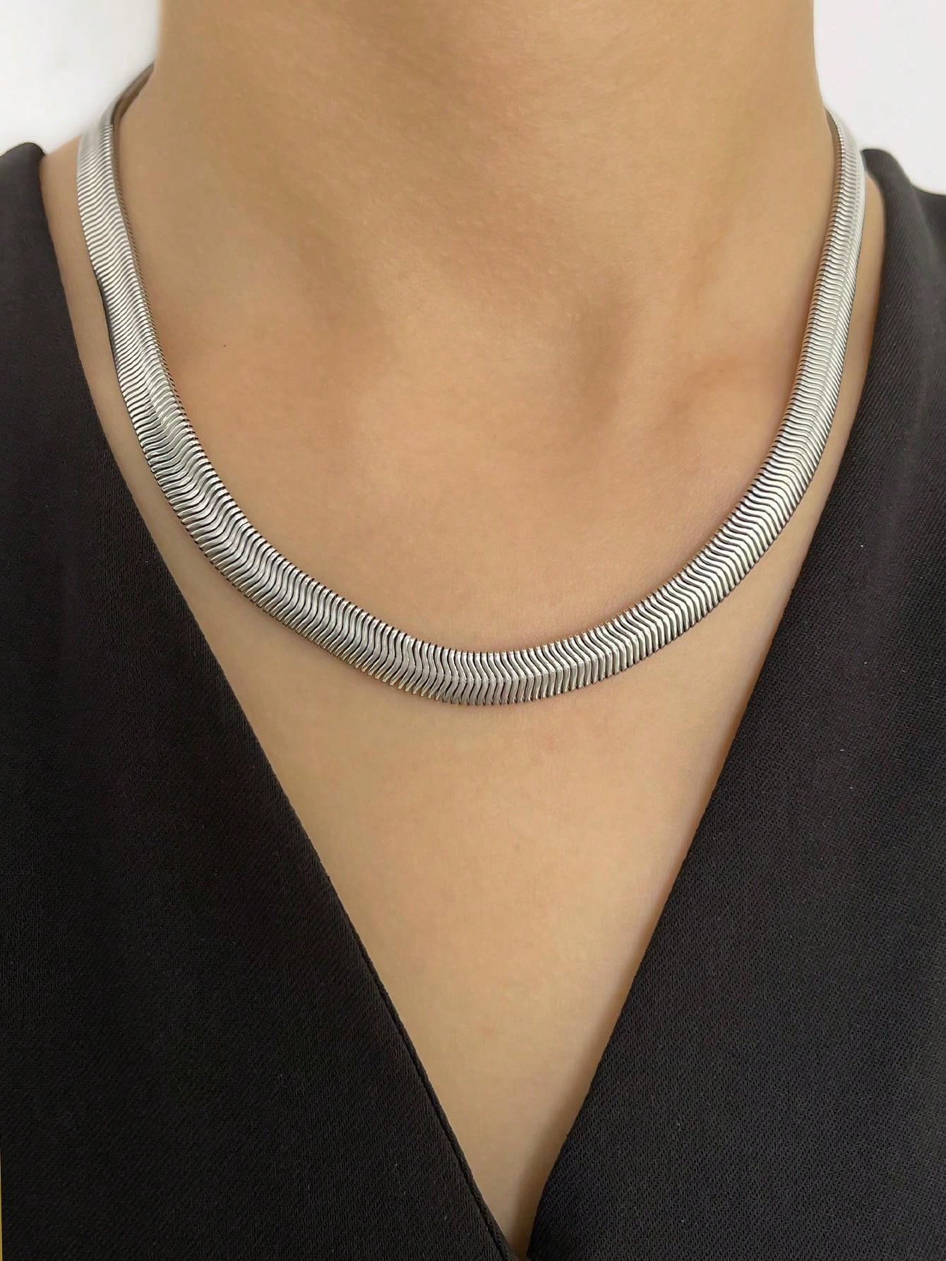 1pc Women's Fashionable Wide Mesh Snake Bone Chain, 18k Gold Color