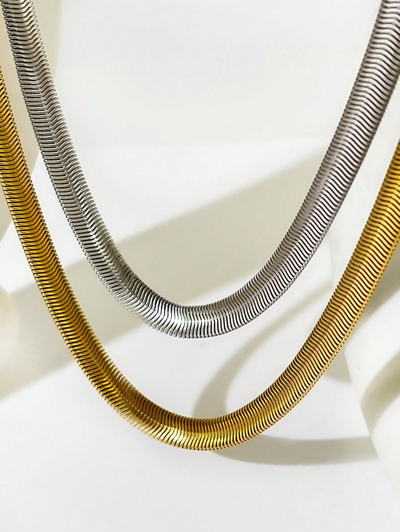 1pc Women's Fashionable Wide Mesh Snake Bone Chain, 18k Gold Color