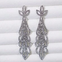 1個不鏽鋼葉子設計流蘇耳環,配有閃亮的鑽石吊墜-8.8厘米長的時尚優雅耳夾,適合婚禮、假期和旅行,尤其適合女性