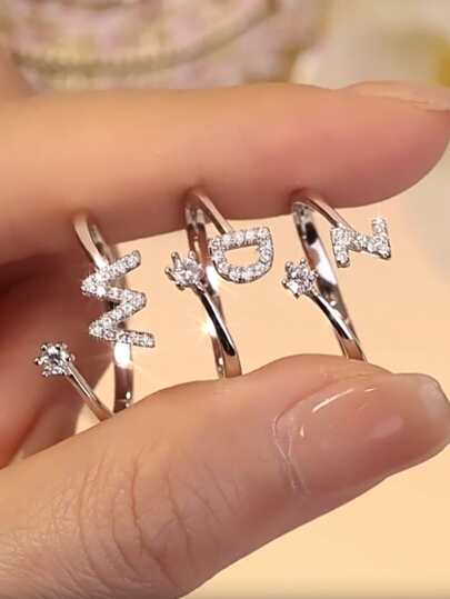 1 pezzo Anello base commemorativo in zircone cubico esquisitamente elegante con lettera dell\"alfabeto, regalo di Natale per donne e ragazze con apertura regolabile. Ideale per il giorno della madre