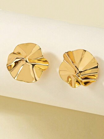 一对新款金属质感不对称女士耳环，创意流行褶皱耳环，派对礼物