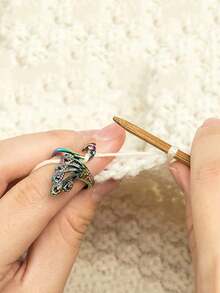 pince 1 Miếng Màu xanh lá Con công Hình dạng Móc Len Với Kim đan , Kim đan Công cụ Đối với Áo len Làm , Điều chỉnh , Mở  , Và Đang kéo Sợi - màu xanh lá - Xem 3