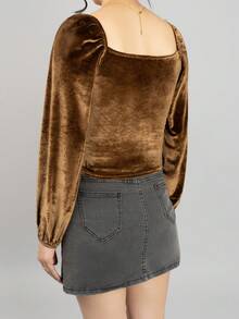 Blusa linda corta unicolor para mujer de tela velour con piedras y cuello cuadrado - Marrón - Ver 7