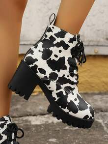 女款新款牛印花靴圓頭高跟厚底粗跟前繫帶休閒時尚適合春秋冬季 - 黑與白 - 查看 4
