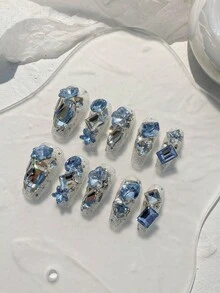 10入組棺材形狀人工指甲,手繪鑲有蝴蝶和心型裝飾,金屬外觀。適用於派對和日常穿著,改變你的生活,擁抱時尚。