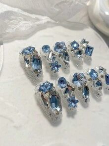 10入組棺材形狀人工指甲,手繪鑲有蝴蝶和心型裝飾,金屬外觀。適用於派對和日常穿著,改變你的生活,擁抱時尚。