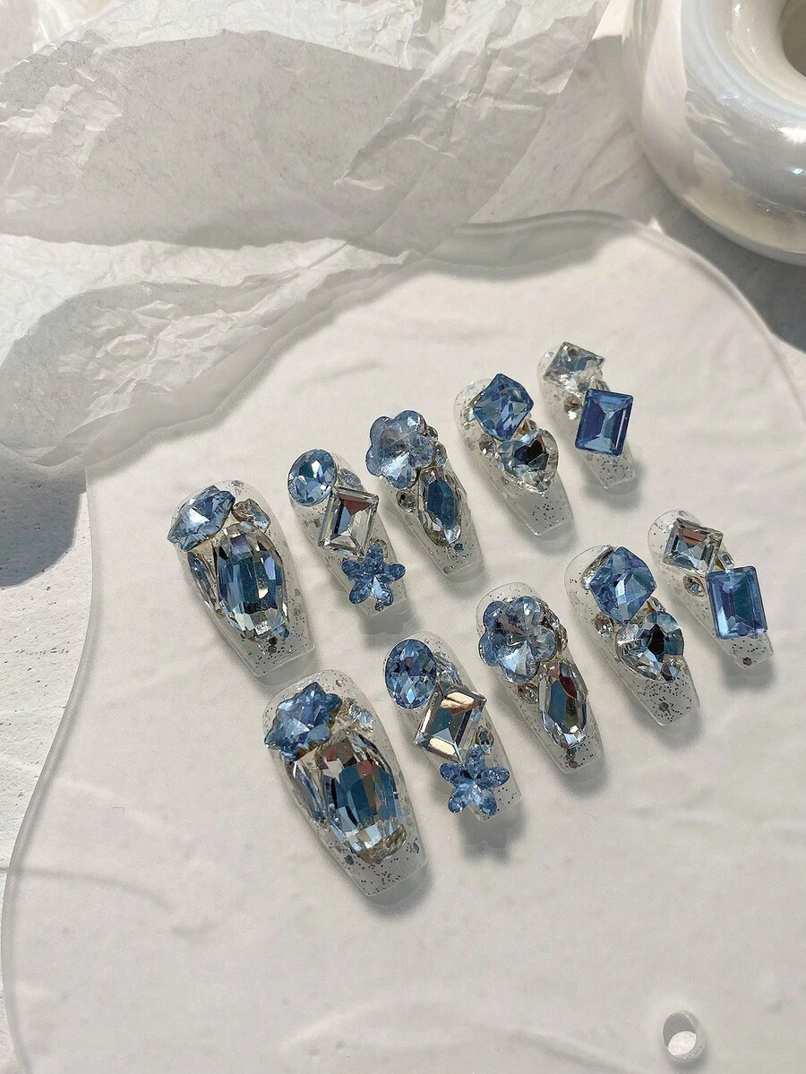 10入組棺材形狀人工指甲,手繪鑲有蝴蝶和心型裝飾,金屬外觀。適用於派對和日常穿著,改變你的生活,擁抱時尚。