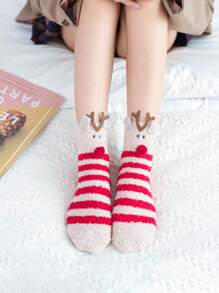 2對女士冬季卡通珊瑚絨軟綿聖誕袜,厚實保暖的居家地板袜,適用於產後睡眠(隨機顏色)