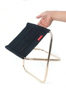 1張戶外摺疊椅,由鋁合金製成,適用於釣魚、燒烤、露營,攜帶方便且小巧