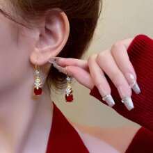 1對時尚節慶風格貔貅雕刻精緻時尚大氣的紅色耳環，秋冬女性婚禮和節日佩戴 - 酒紅色 - 查看 5