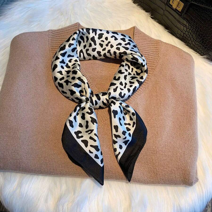 1入女士仿真絲聚酯纖維緞印花小圍巾,新鮮時尚,適合商務會議、職業穿著、校園、街頭穿著等場合。庄重優雅