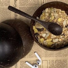 2 Stück Kokosnuss Schalen & 2 Stück Holzlöffel Set, 12-15cm polierte Kokosnuss Schalen, hochwertiges Aussehen Joghurt/Salat Schale, veganer Kokosnuss Schale für Zuhause, Küche, Weihnachtsgeschenk, Schulmaterial