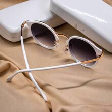 Kit com 2 Óculos de Sol Escuro Feminino Gatinho Redondo Verão Doha