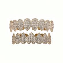 歐美風格8顆鑲入心形設計牙套 - 金黃色 - 查看 5