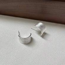 S925純銀簡約拱形紋理磨砂耳釘,韓國時尚個性化耳飾 - 銀色 - 查看 2